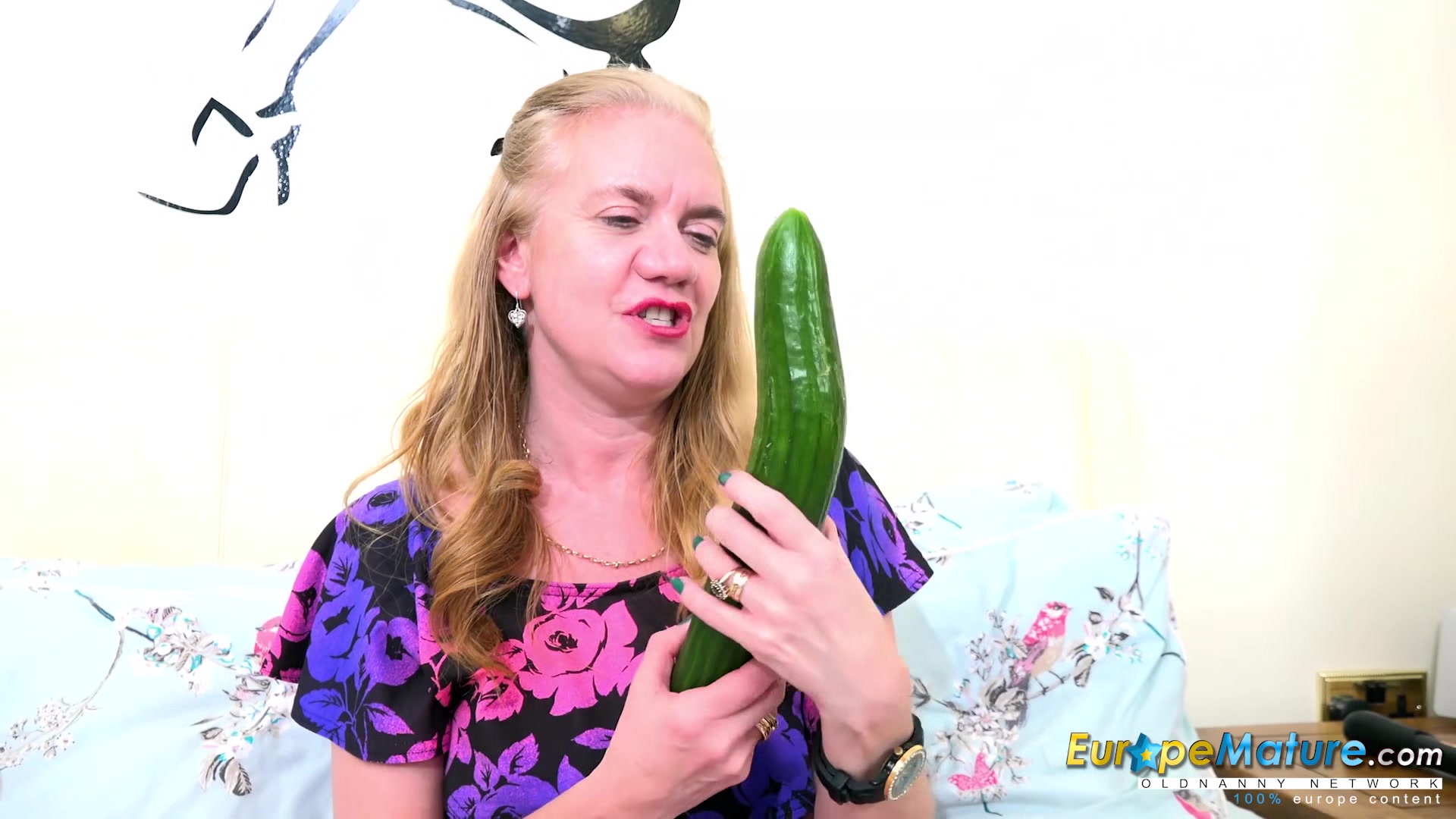EuropeMaturE Busty British Mature Masturbation