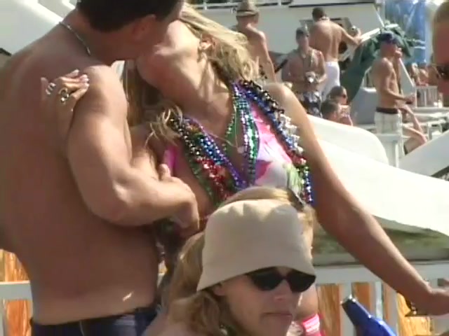 Girls Flash Their Tits For Beads