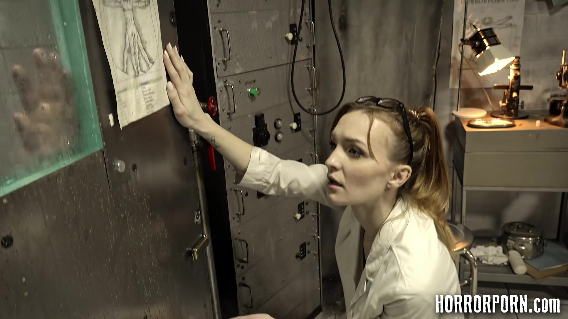 HORRORPORN The beautiful scientist fucked by a monster