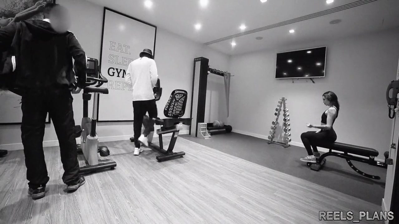 The Young Frenchwoman Fucked Hard By 2 Strangers She Met In The Gym!!!