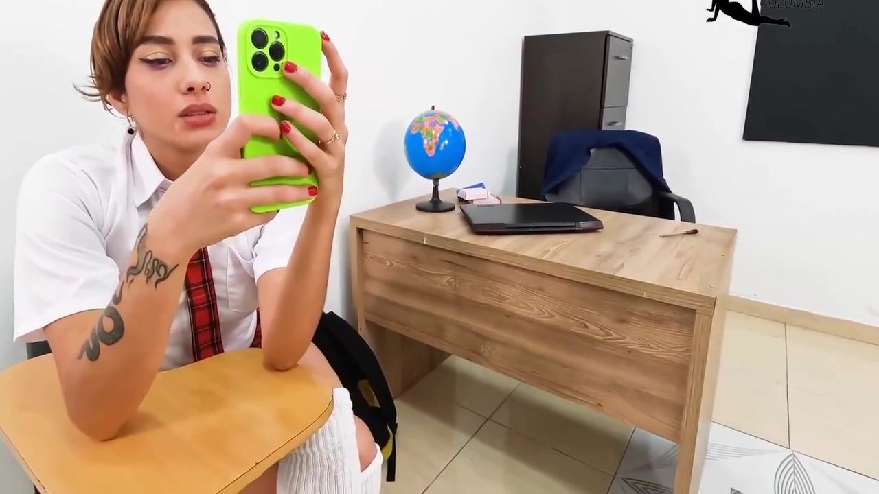 Schoolwomen Masturbates In Classroom 4 Min - Vicky Wyne