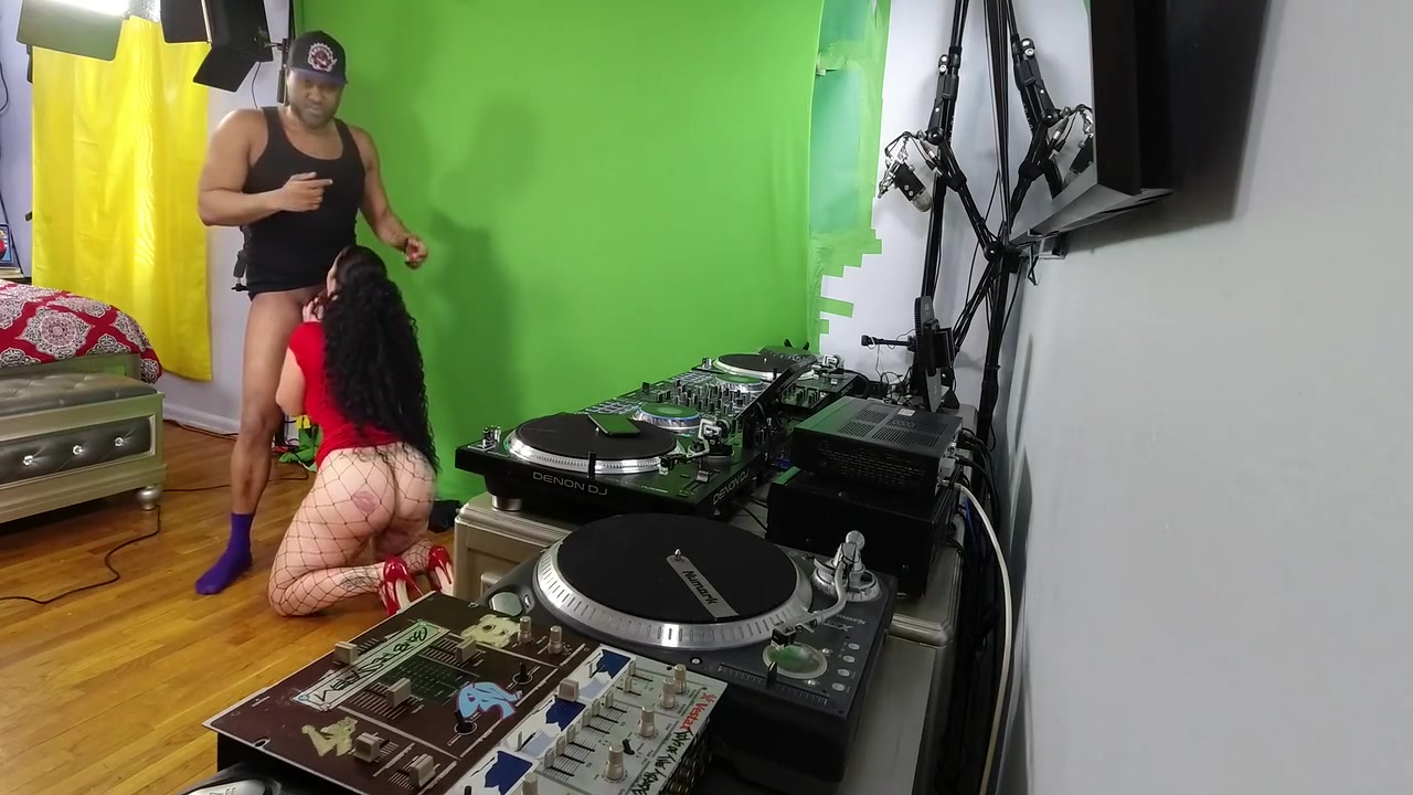 Queen Roguexxx 1 At Camera Angle #2) 4 Min