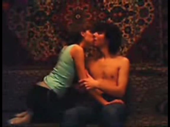 Girlfriend gives a private sex lesson ended with facial
