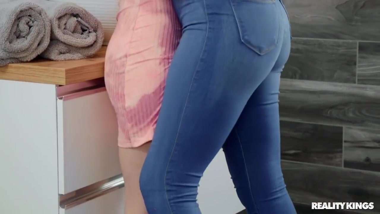 My Girlfriends Secret Girlfriend On Pornhd - Aria Carson And Scarlett Mae