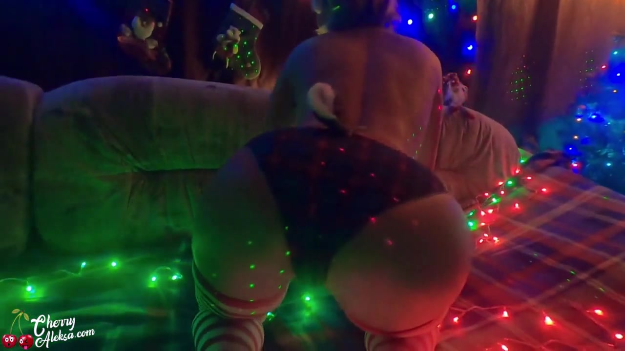 Christmas Milf Sloppy Blowjob And Doggy Anal Sex - Creampie Closeup