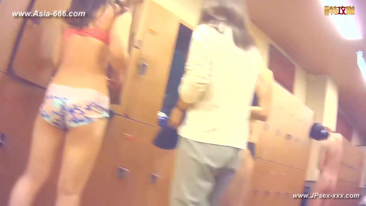 japanese public bathroom changeroom.49