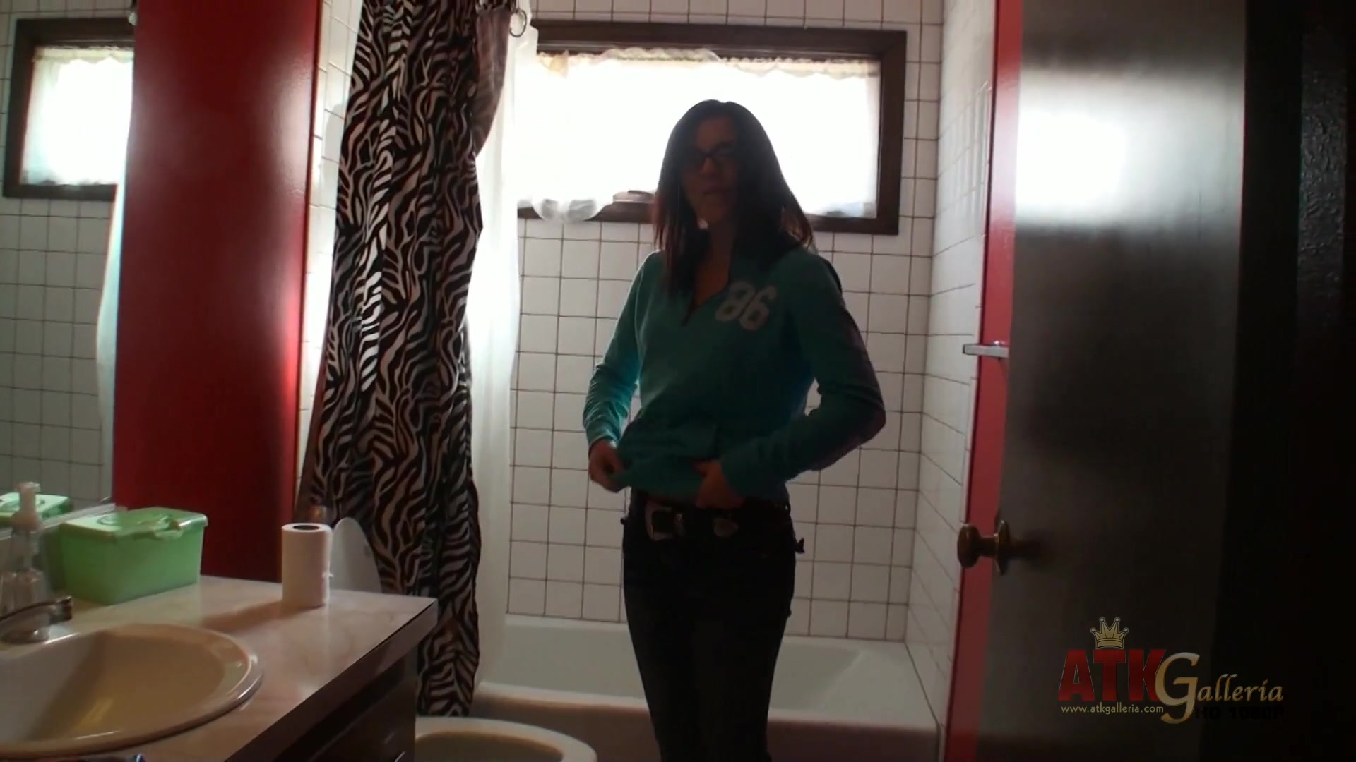 Aubrey James talks about the set of her video shoot