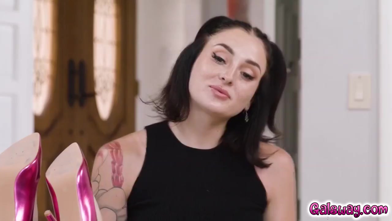 Melody Inivtes Her Girls To Have Threesome Lesbian Sex