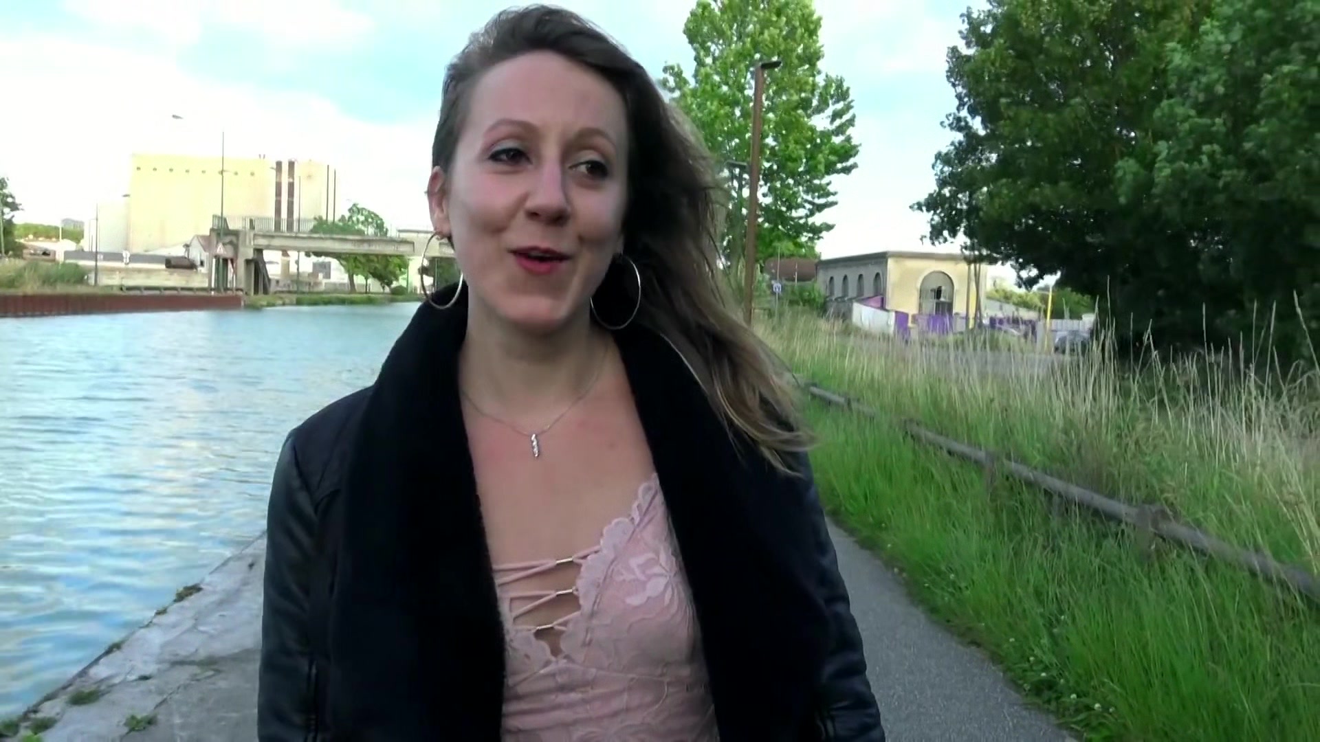 Emmanuelle, 28, croupier in a casino!