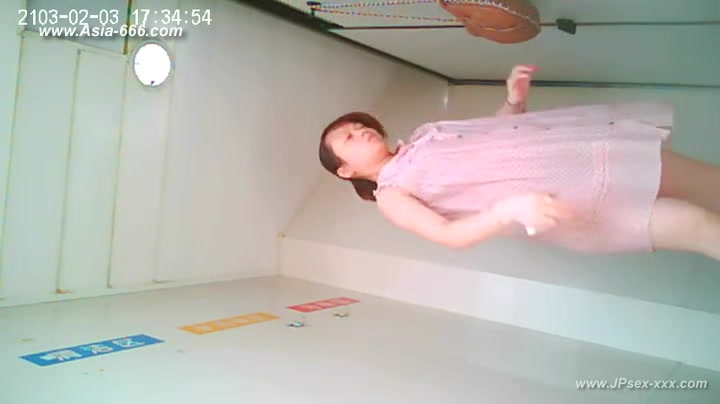 chinese girls go to toilet.82