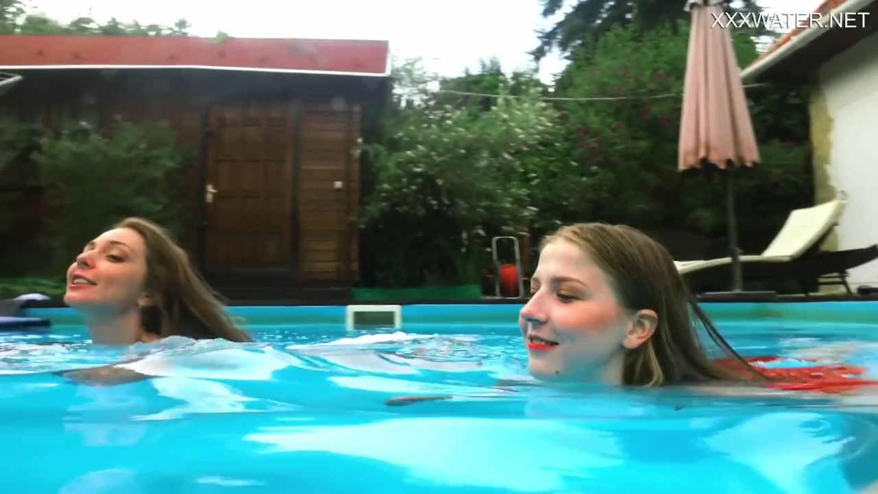 Marfa Touches Babe In The Pool With Emerald Ocean