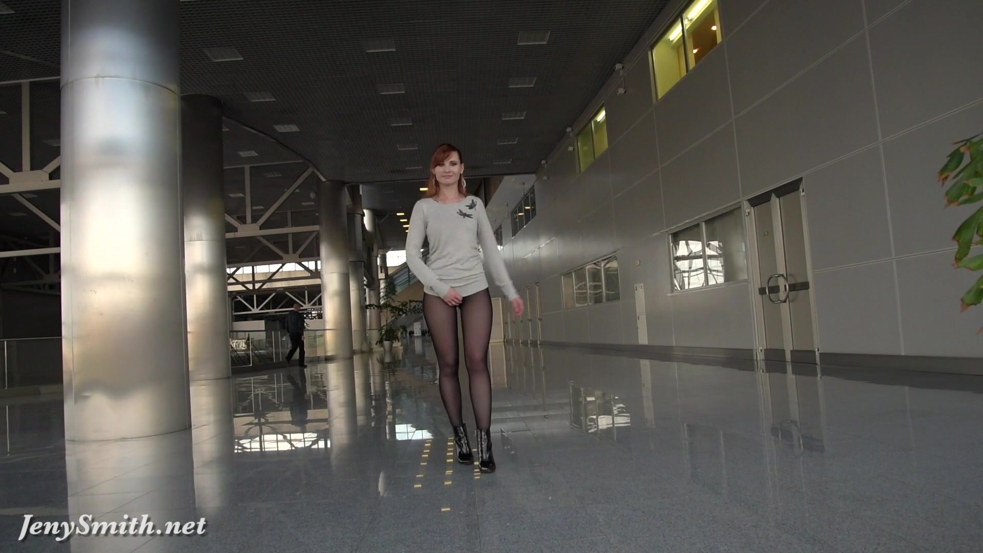 Jeny Smith transparent leggings flashing