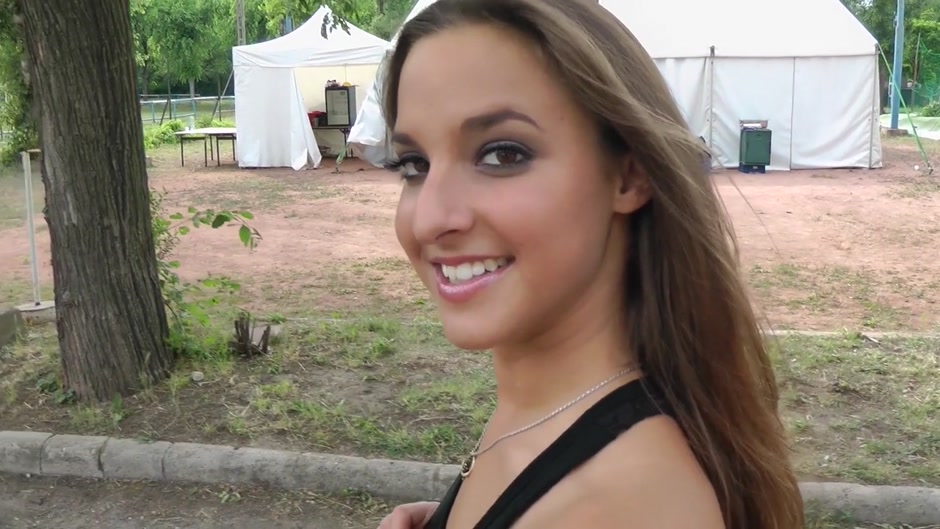Hot vixen gives bj and humps in a public place