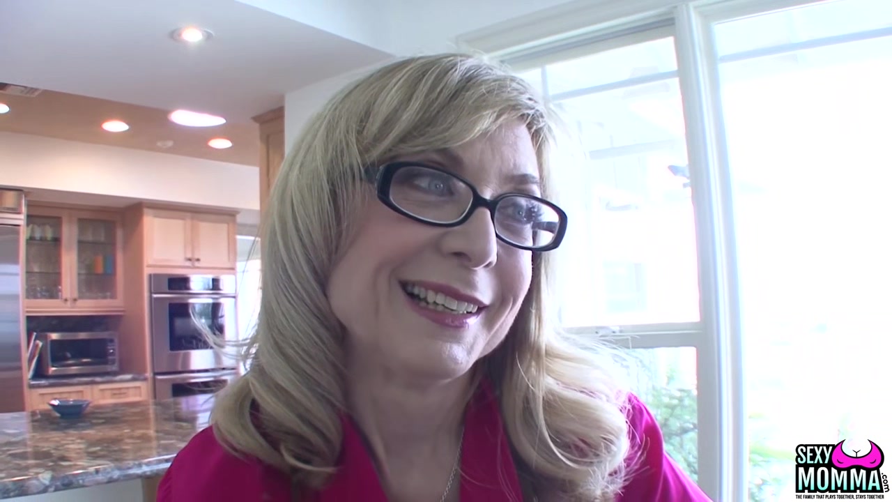 SEXYMOMMA - Cougar stepmom gives her twat to young cutie