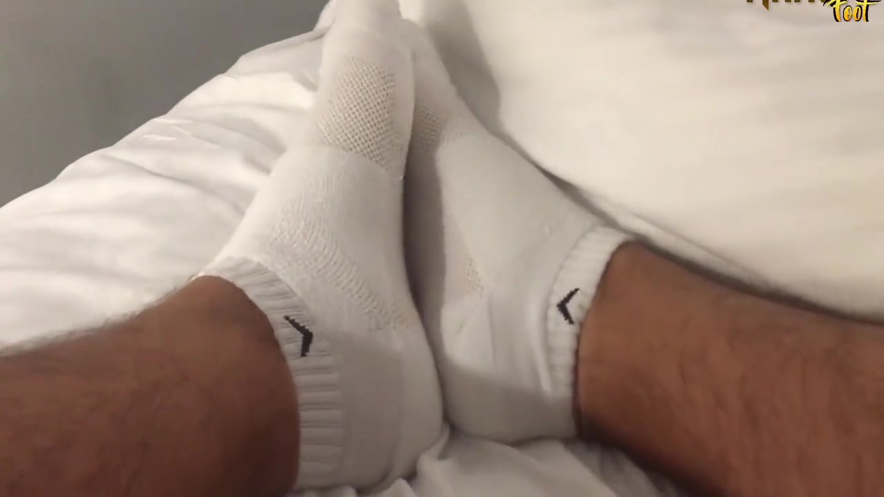 Enjoy My Little Foot Tease - Netflix & Chill - Manlyfoot