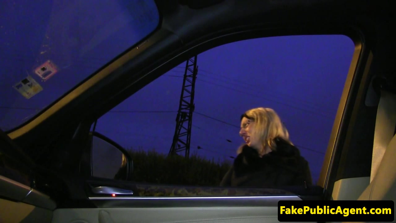 Hitchhiking eurobabe creampied in car