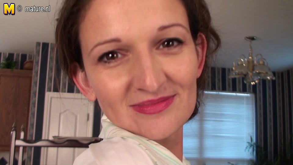 Naughty American Housewife Playing With Her Shaved Pussy - MatureNL