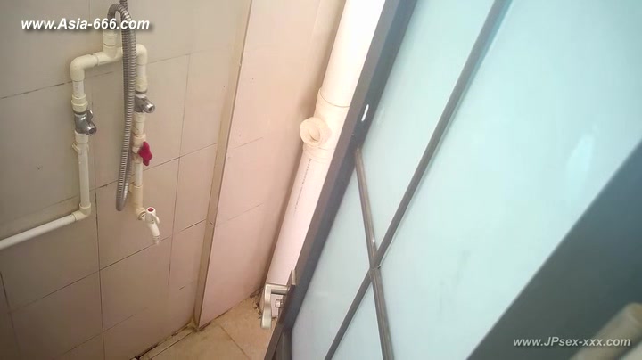 peeping chinese girls bathing.31