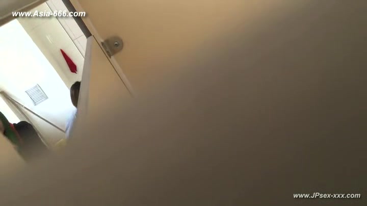 chinese girls go to toilet.116