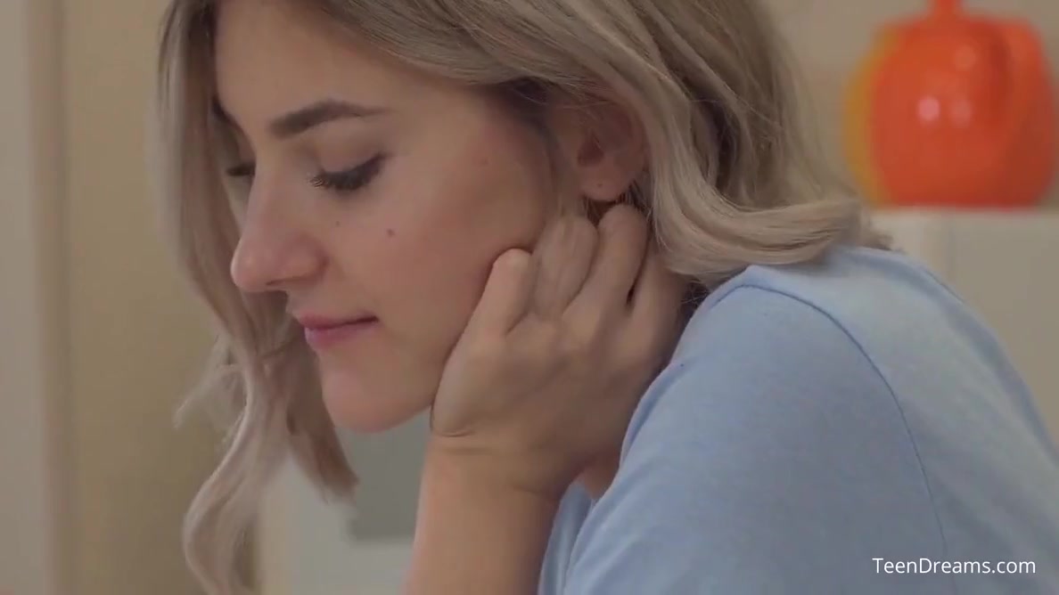 Eva Elfie - 18 Year Old Eva Masturbating With Her Milk