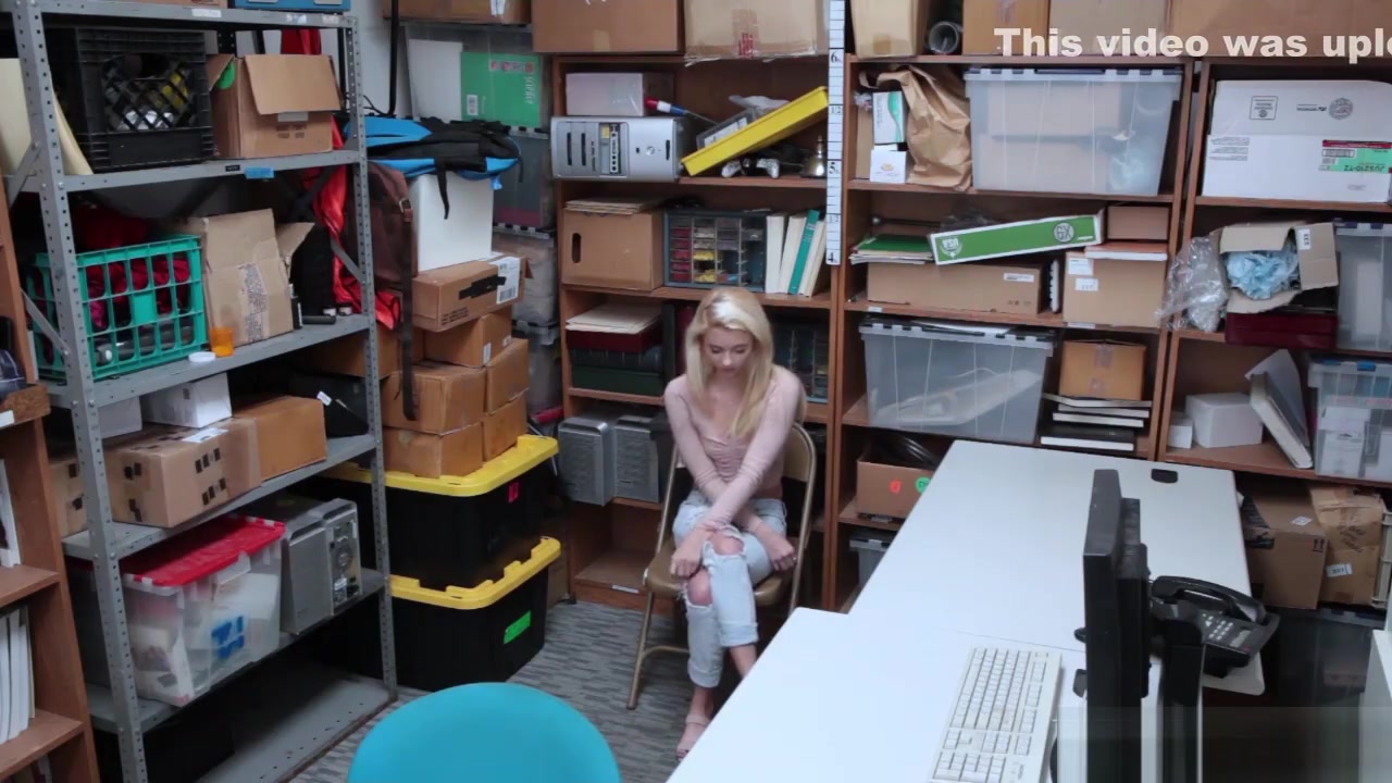 Shoplyfter gave the LP Officers huge cock a blowjob