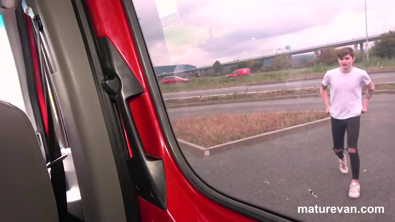 Mature Bombshell Invited me for a Ride - Maturevan