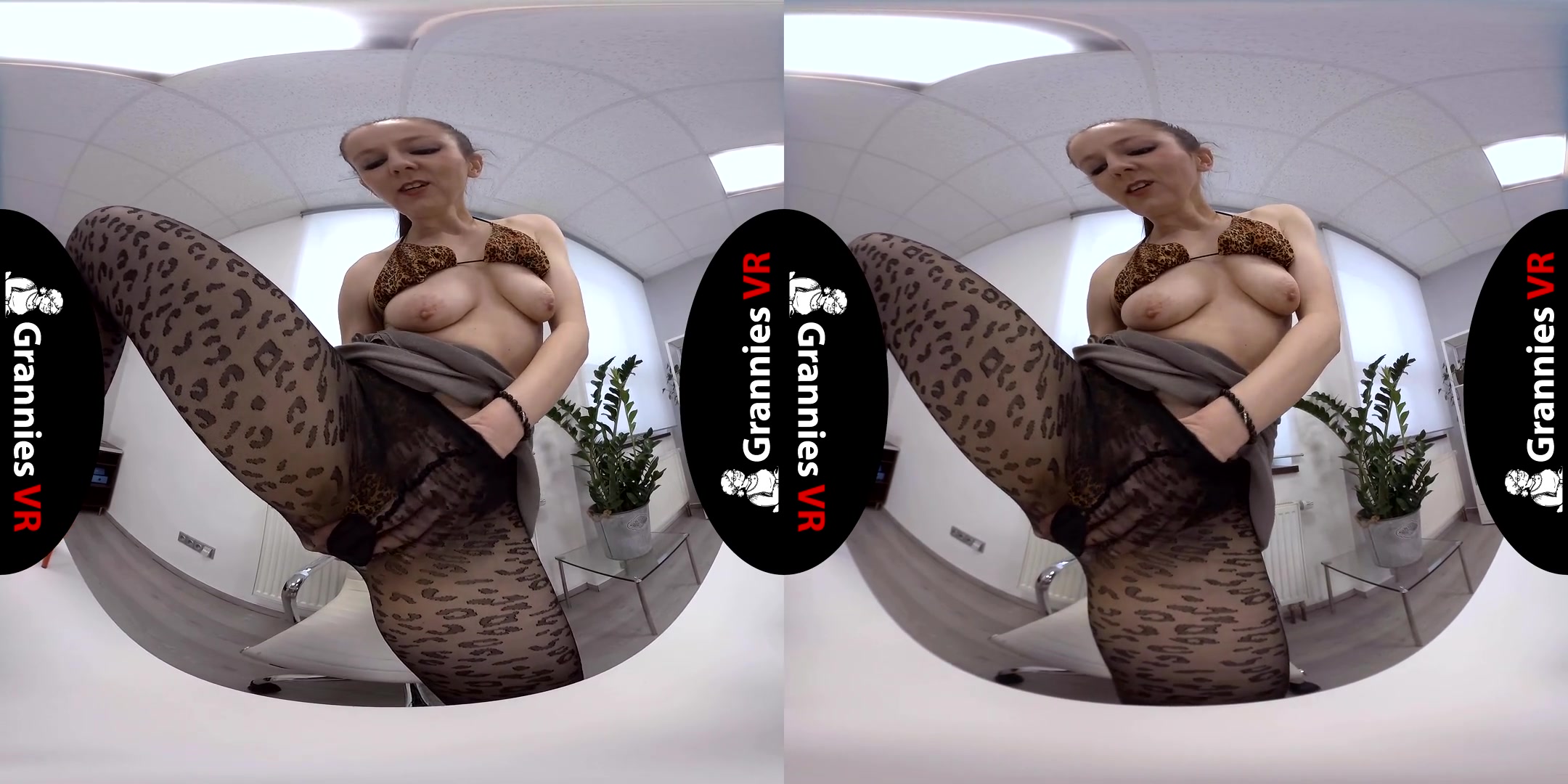 Valentina Ross Masturbates in the Office - Mature Close Up Fingering