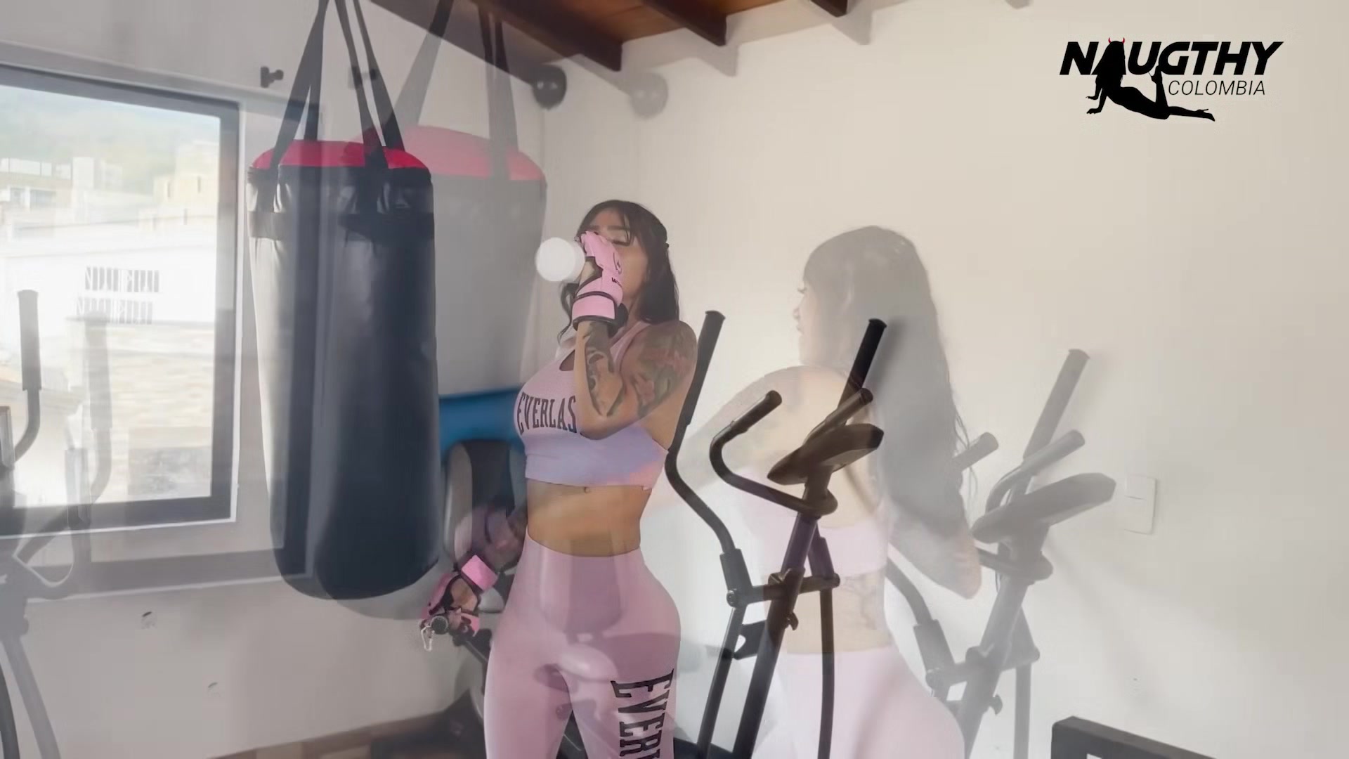 I Take Pictures In The Gym And End Up Masturbating - Naughtycolombia