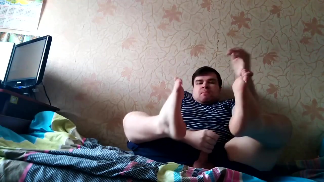 Artem Sam Sebe Lizhet Nogi Drochit Nogami Sam Sebe Self Suck Autofellatio Self Footjob
