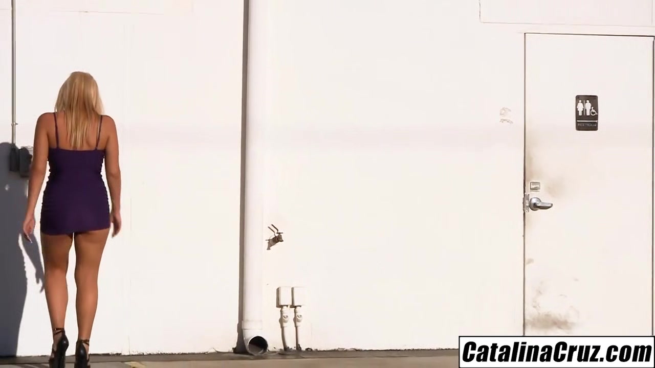 LICENSED TO BLOW - Billy Glide Sucked Off In Gloryhole Kaycee Brooks