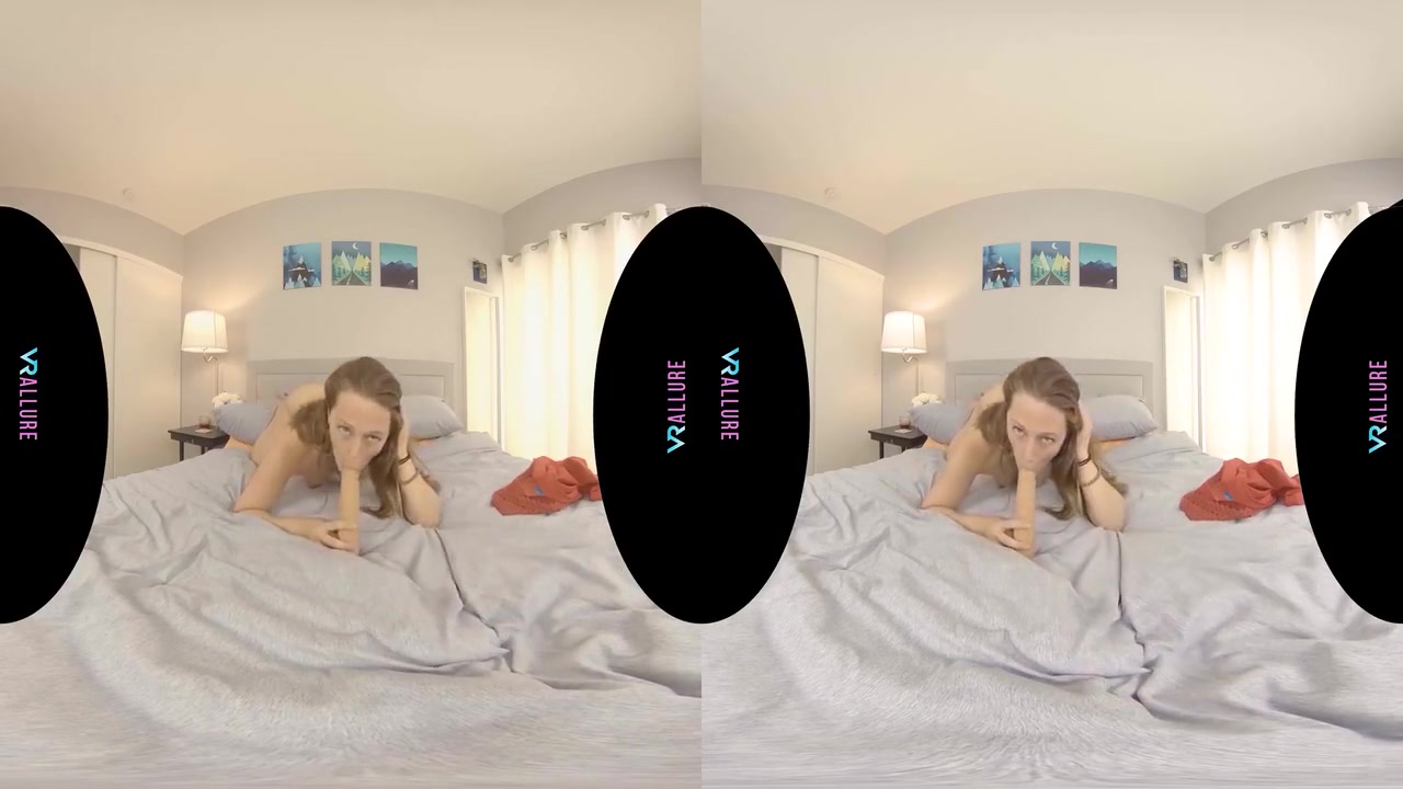 Febby Likes To Show Off Her Curves! - Virtual Reality