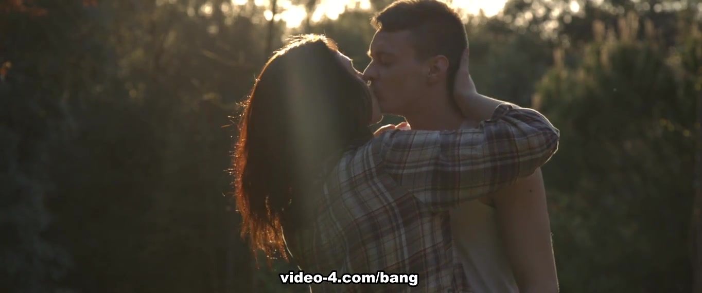 Luna ruiz makes love to her beau in a dew covered field - BANG