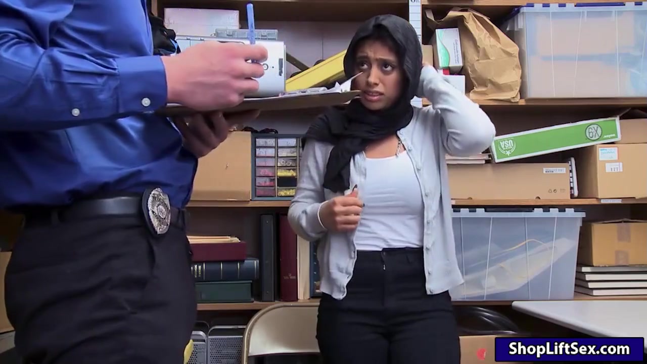 Arab Shoplifter Takes Off Clothes And Smashed By Off