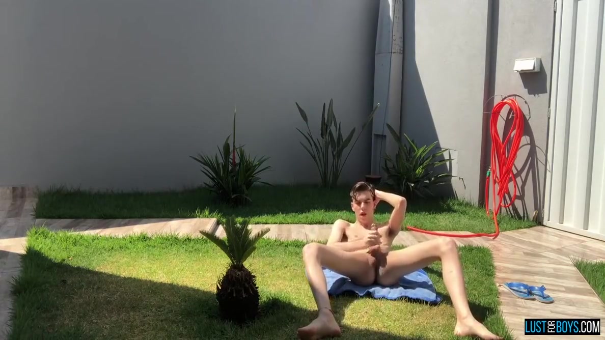 Adorable Twink Cums While Masturbating Outdoors With Henry Evans