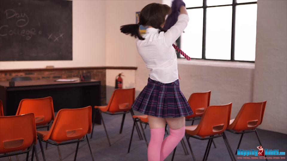 Zoe Page - Last Day Of College - BoppingBabes