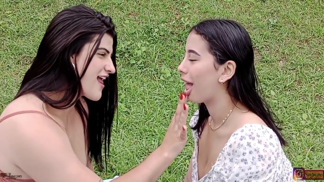 Big Ass Take Advantage Of The Cabin Alone To Lick Their Pussies And Get Rid Of Their Horniness - Porn In With Latina Lesbians