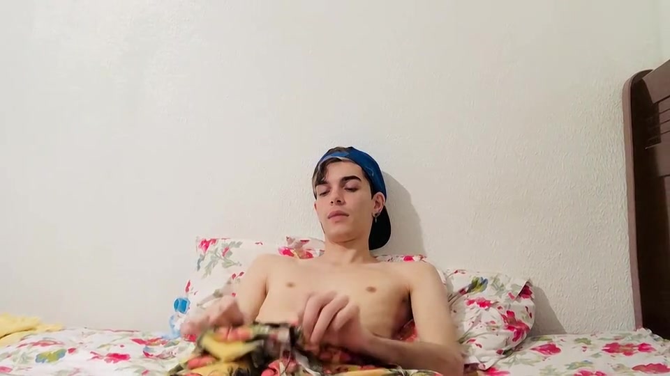 Freeballing Boy Squirts Big - Henry Evans
