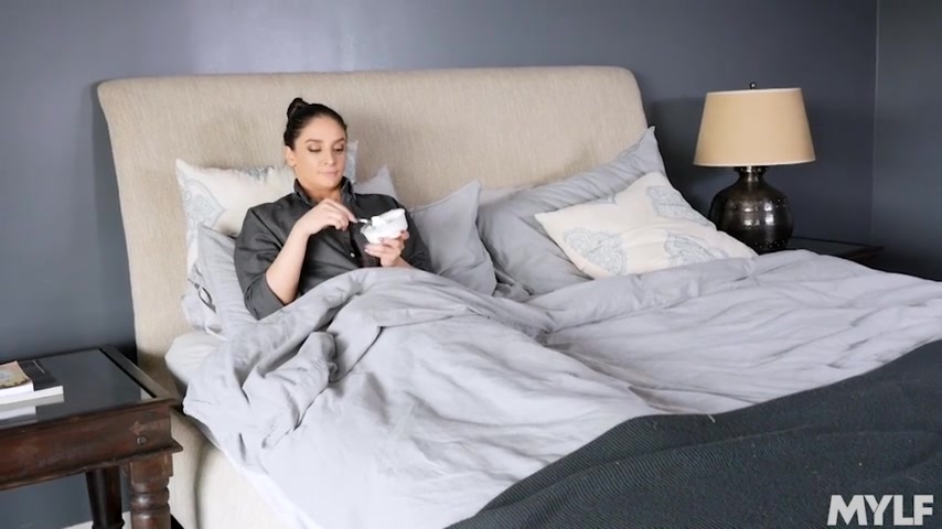 Sexy MILF Fucking Scene - MYLF