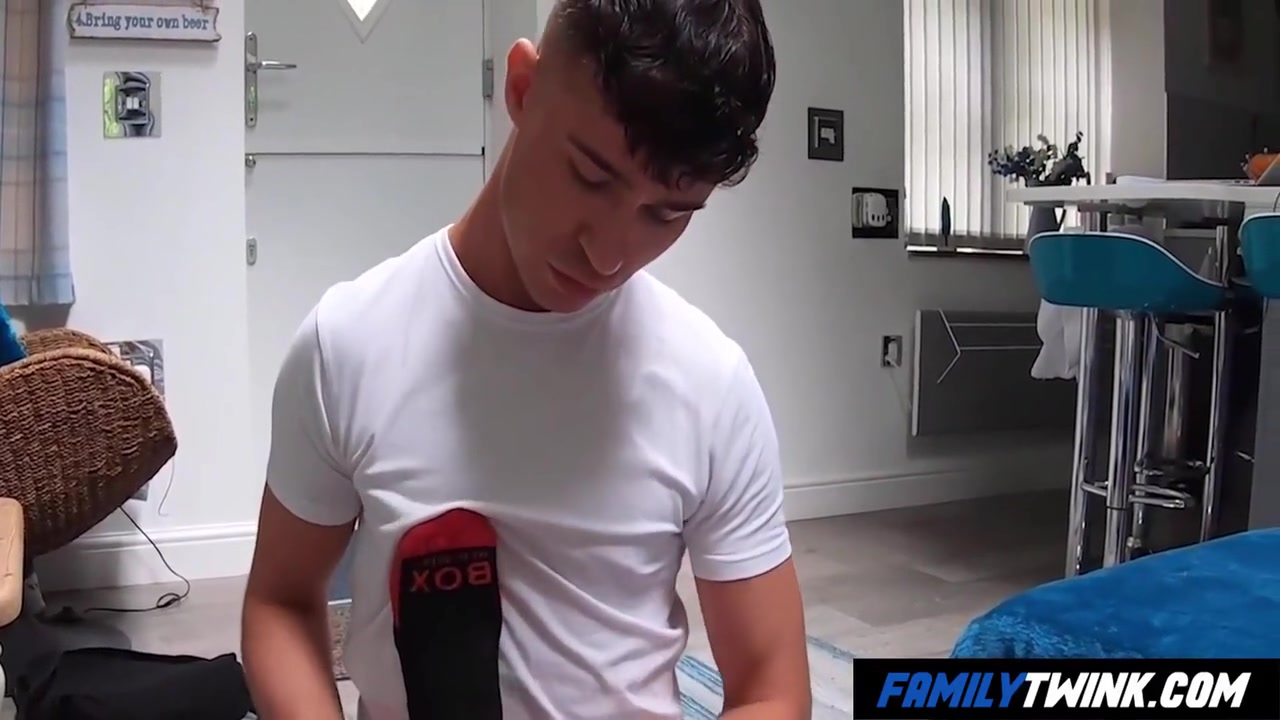 Familytwink - Sonny Takes Care Of His Stepdads Feet 8 Min With James Keresford And Kendrick Thomas