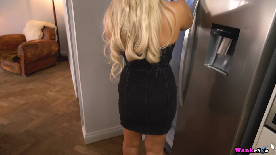 Dolly - Cooling Off - Sexy Videos - WankitNow