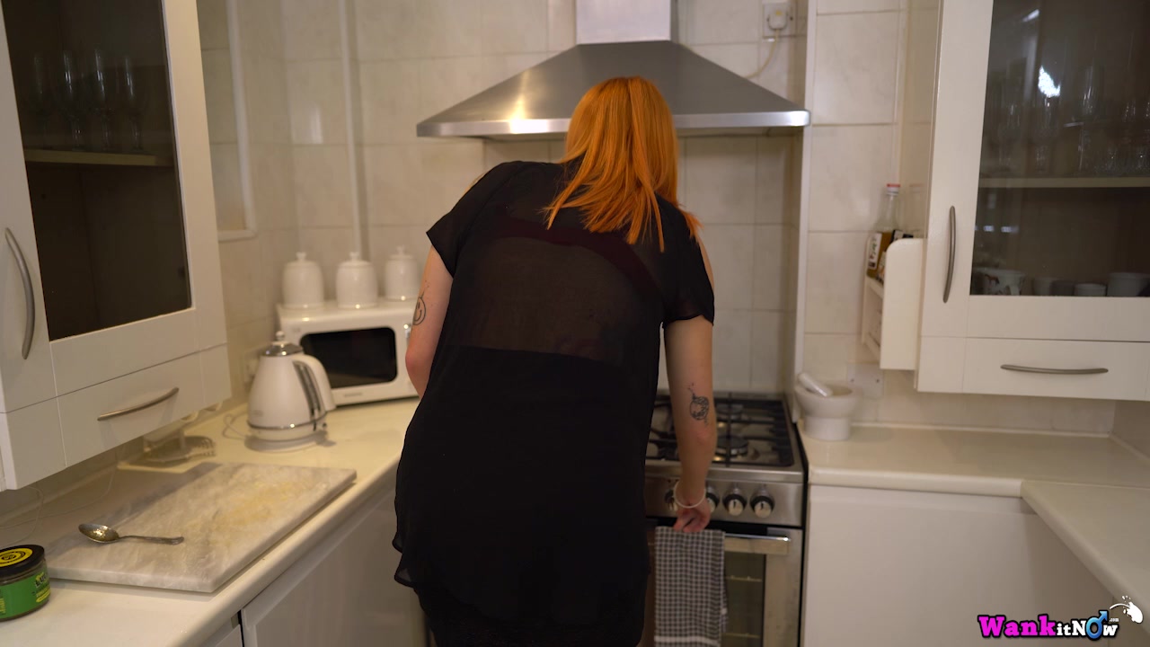 Auburn Fox - Kitchen Wank - Sexy Videos - WankitNow
