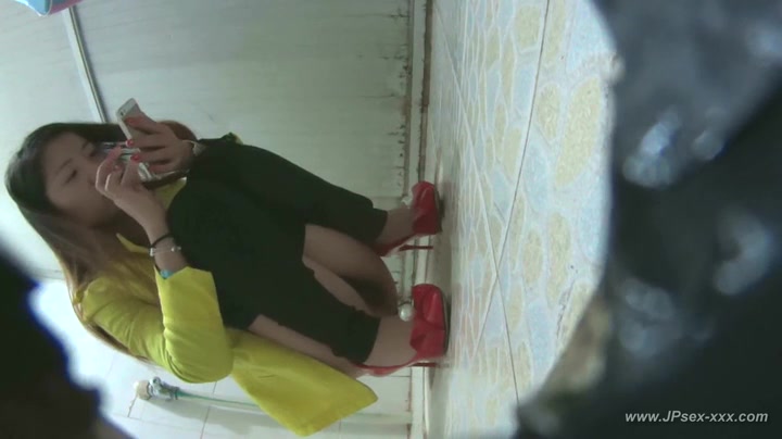 chinese girls go to toilet.7