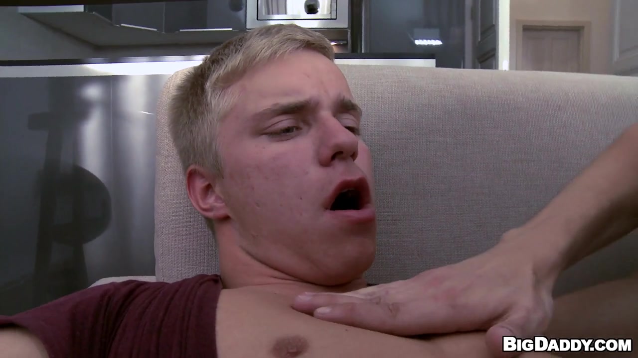 Hitchhiker Hunk Gets ButtFucked - BigDaddy