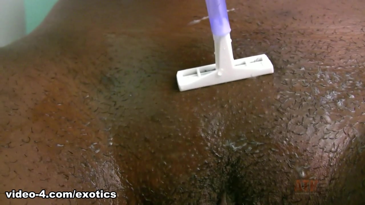 Lee - Shaving Movie