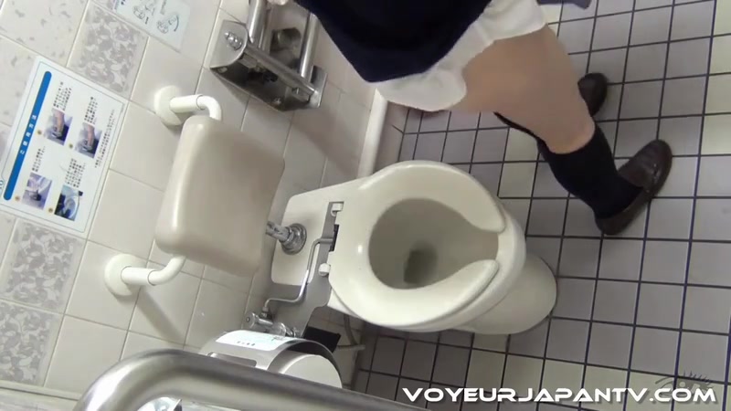 Getting Off Before School - VoyeurJapanTV