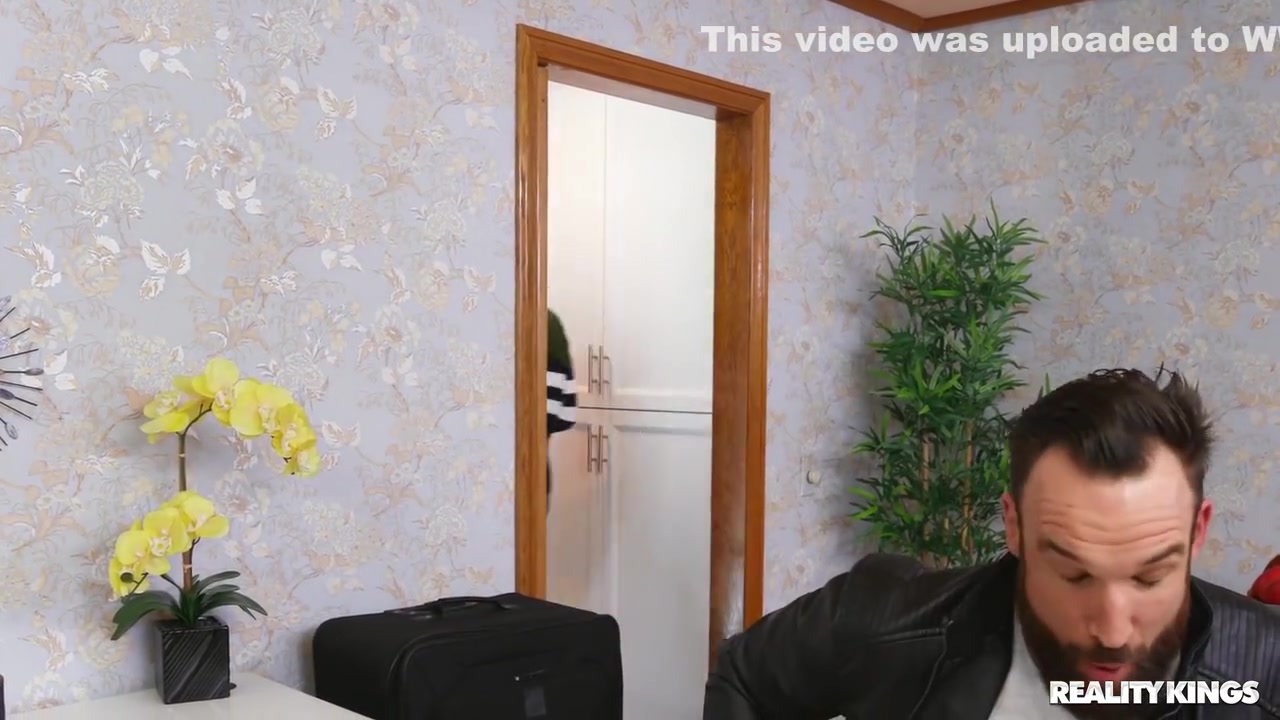 She Doesnt Want Spaghetti She Wants Cock!