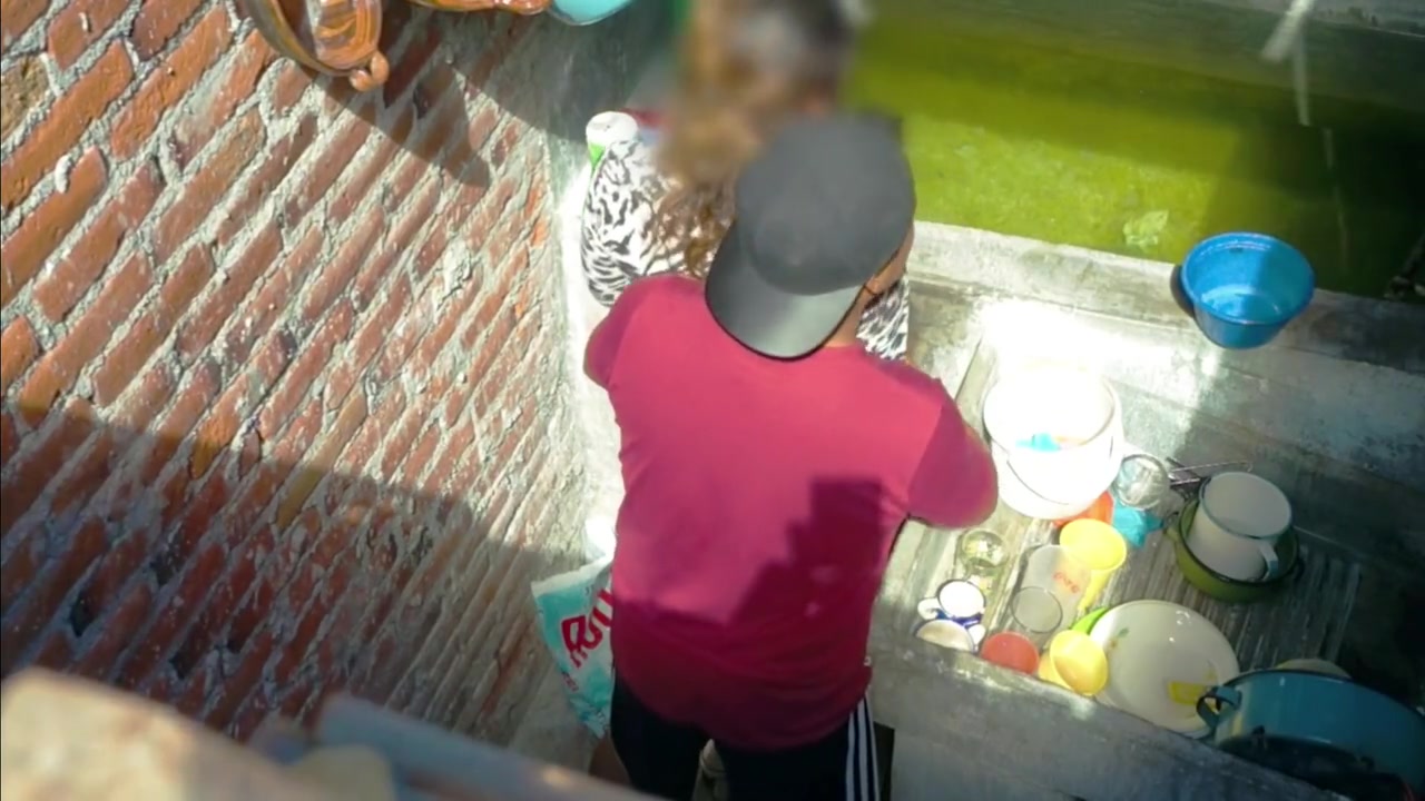 Le Ayude A Mi Vecino A Limpiar Y Me Pago Con Una Rica Follada