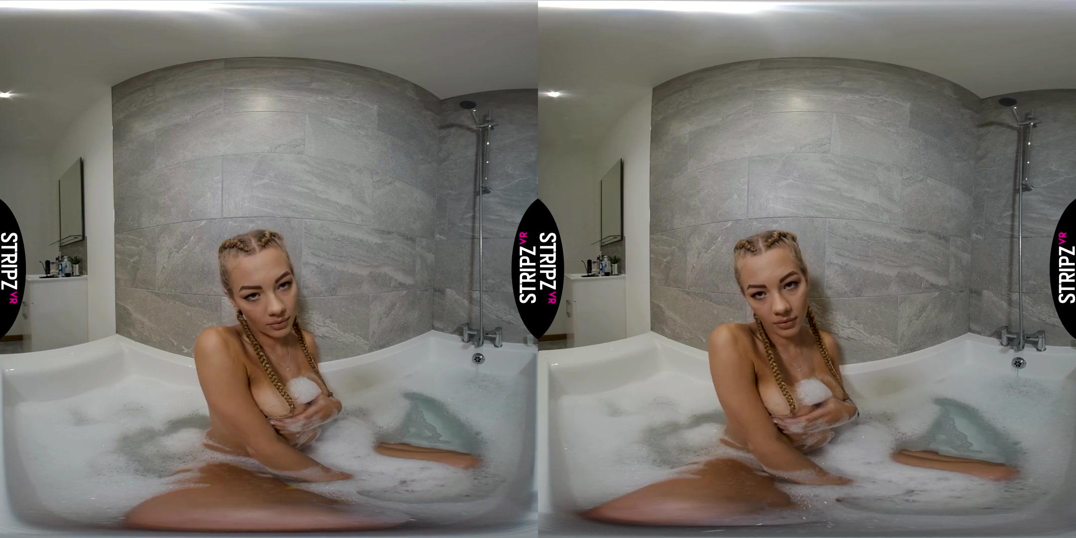Courtney Marie in Bathe with Me... - StripzVR