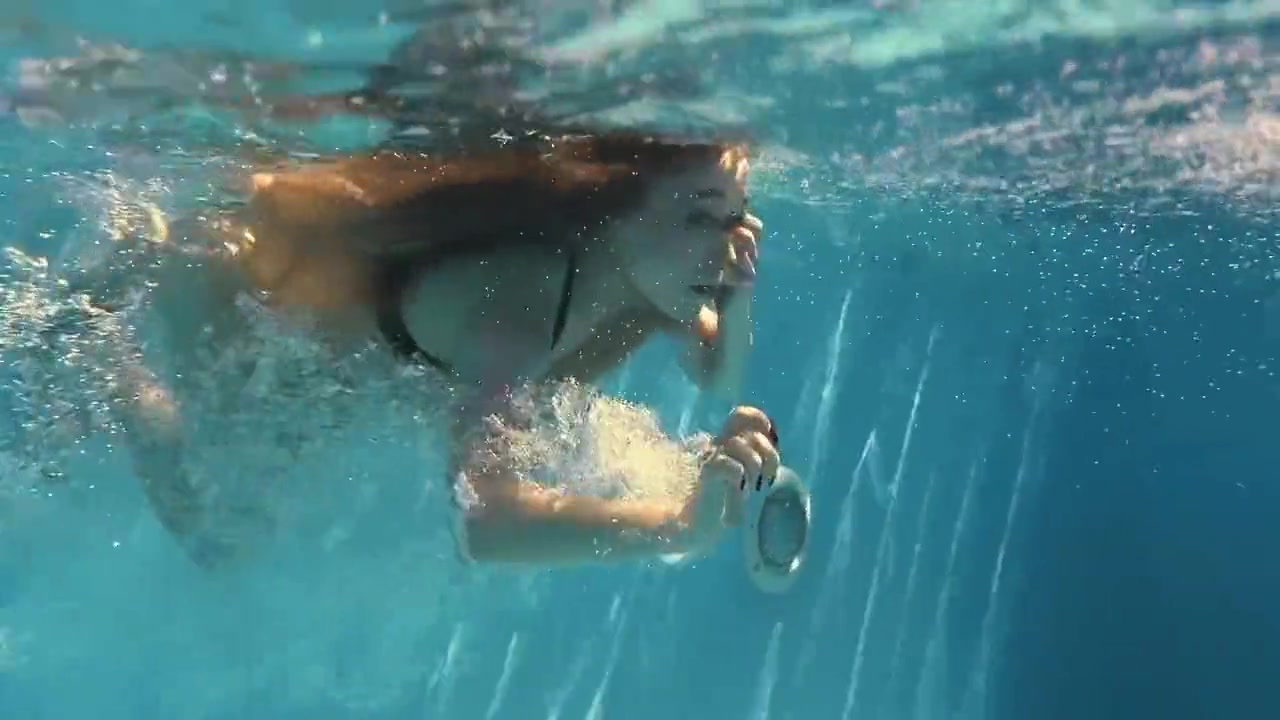 Perfect Body Blonde Teen 18+ Enjoys Naked Swimming