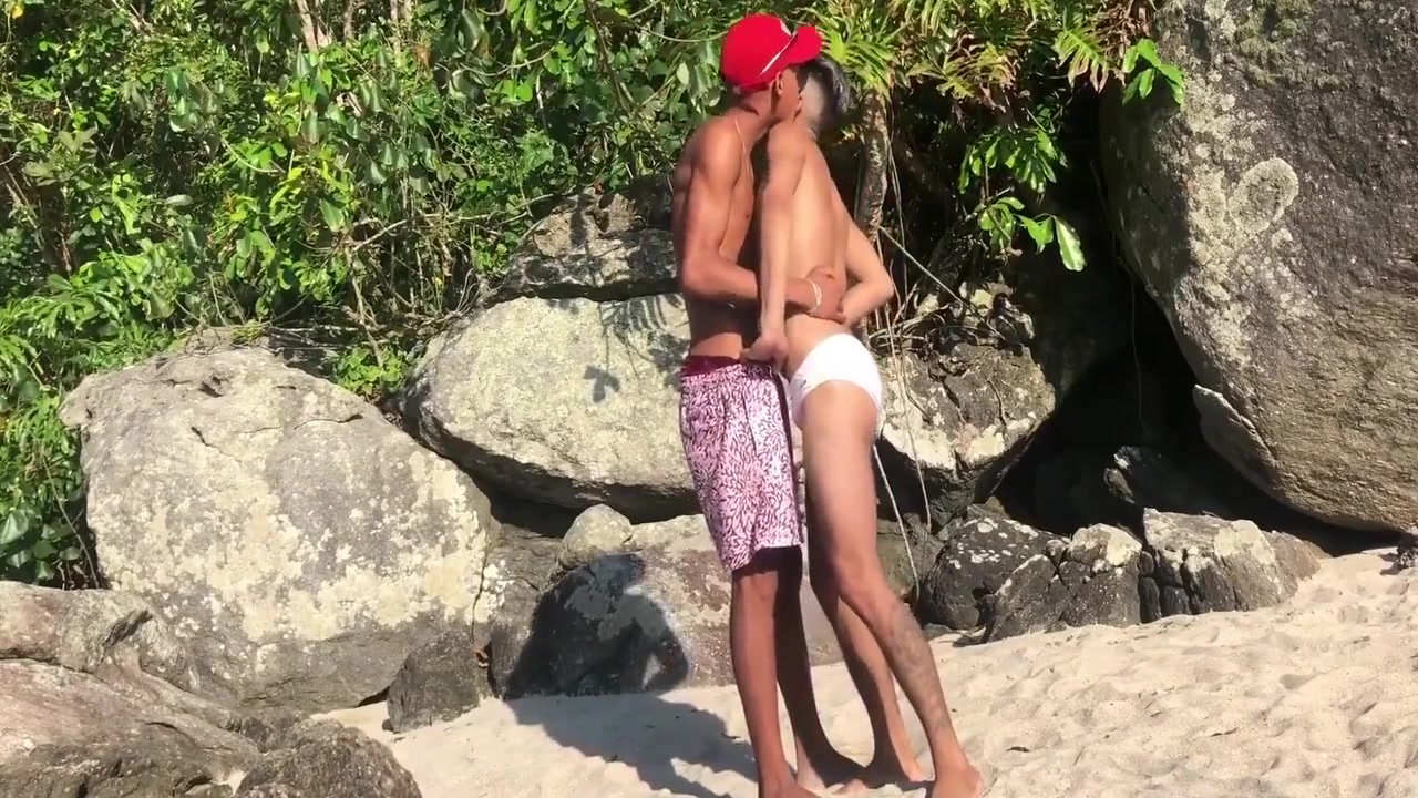 Ravi Lucca, Lucas Ferrari And Lucas Frazao In Suruba Na Praia Com Os Malocas Cariocas. 10 Min